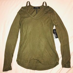 Cold-shoulder long sleeve top